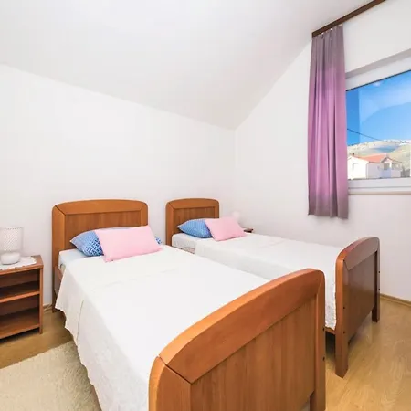 Comfortable With Terrace Apartment