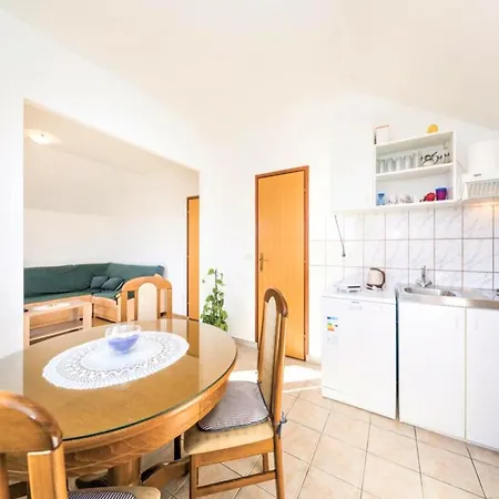Comfortable With Terrace Apartment