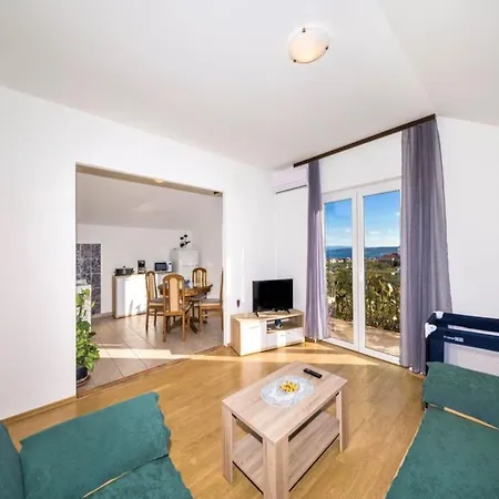 Comfortable With Terrace Apartment Trogir