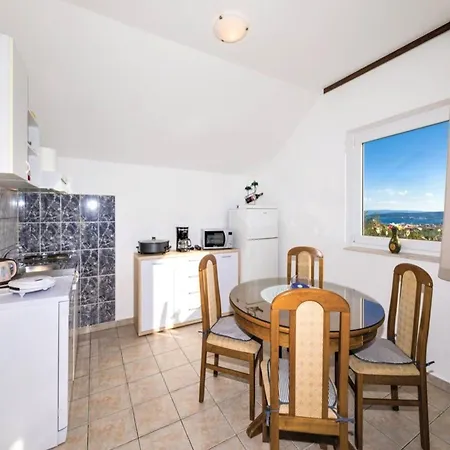 Comfortable With Terrace Apartment *
