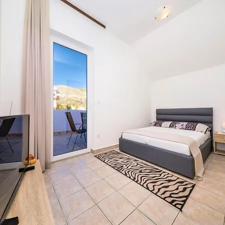 Apartment Comfortable With Terrace Trogir